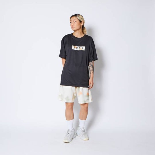 AKTR SCRIBBLE BOX LOGO SPORTS TEE BK【124-018005】