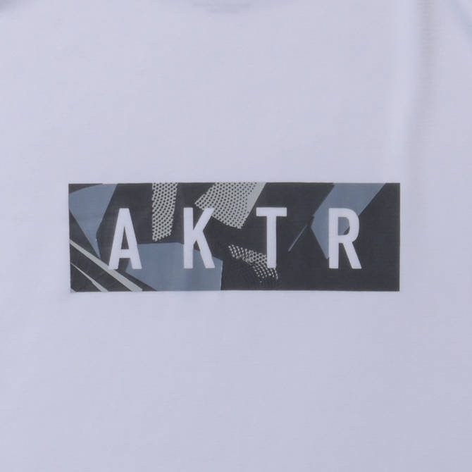 AKTR B.BALL POLYGON CAMO LOGO L/S SPORTS TEE WHITE