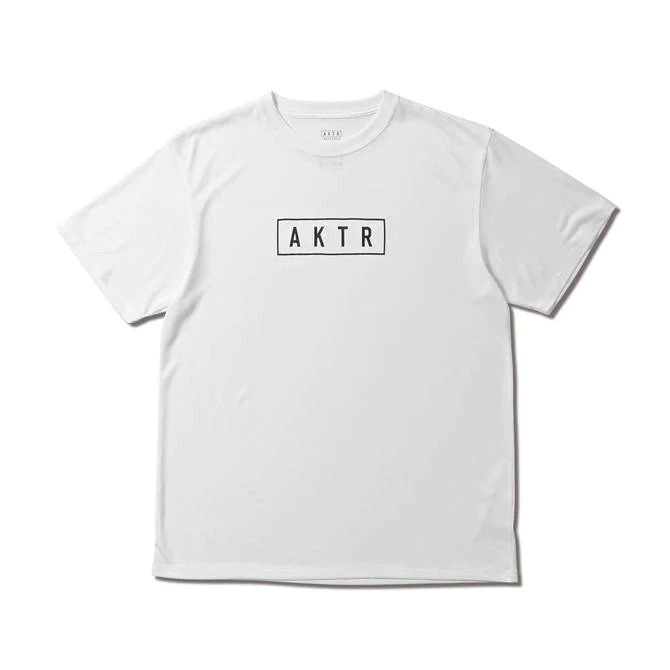 BASIC AKTR LOGO SPORTS TEE WH【522-014005】