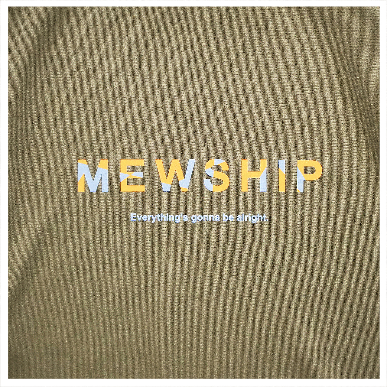 MEWSHIP Slash LOGO S/S PL <Olive×R.Yellow×Beige>