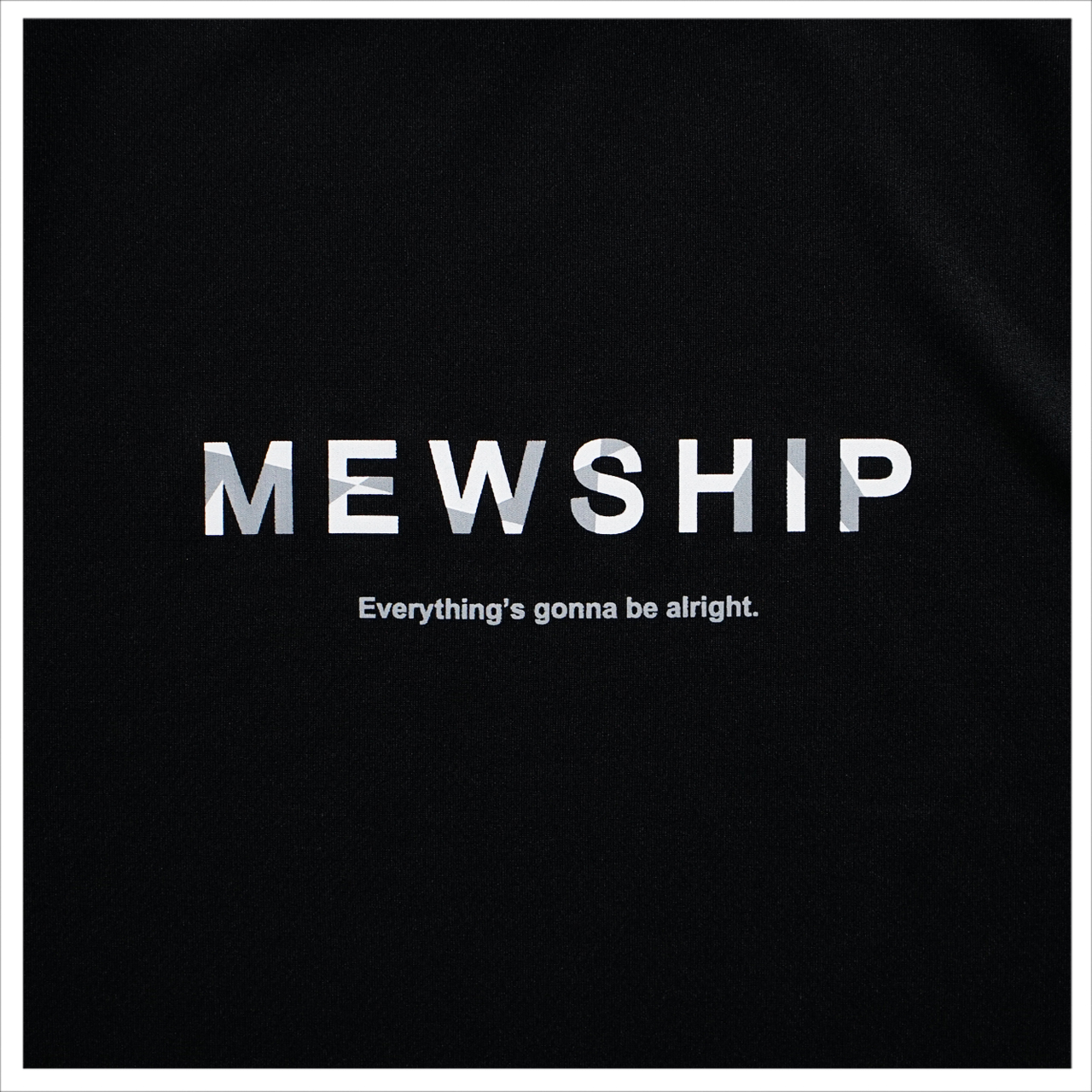 MEWSHIP Slash LOGO S/S PL <Black×Gray×White>