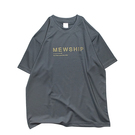 MEWSHIP Lo-Fi LOGO S/S PL <D.Gray×D.Yellow>