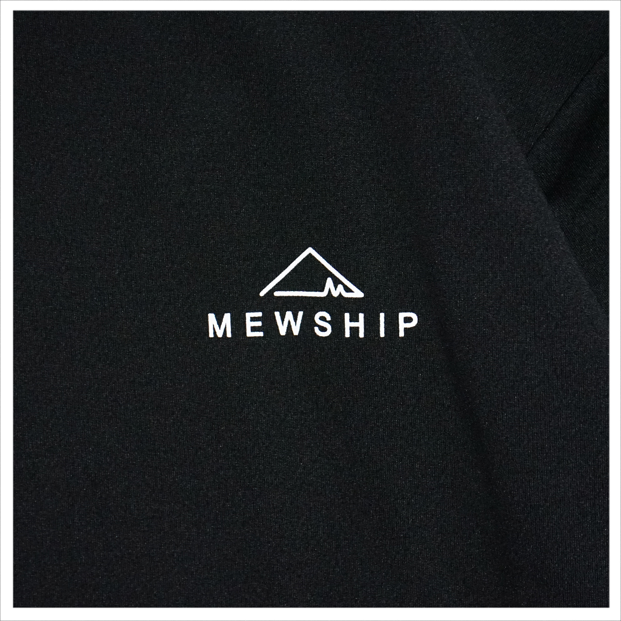 Mewship50 BASE LOGO S/S PL <Black×White>